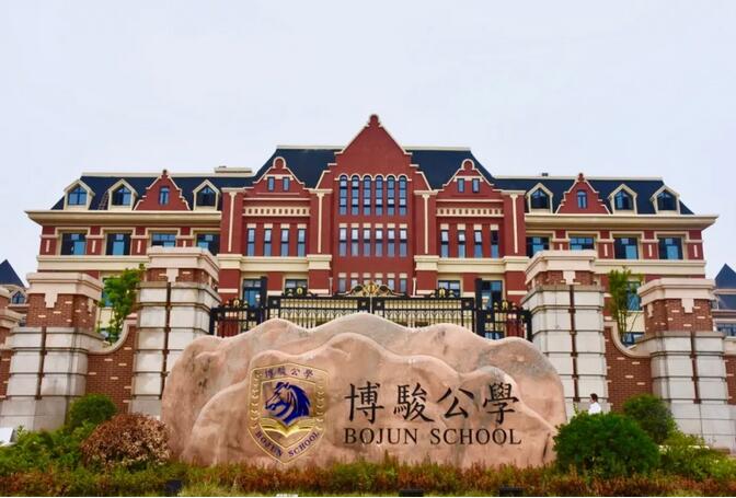 小画笔 大爱心 绘出战“疫”情！