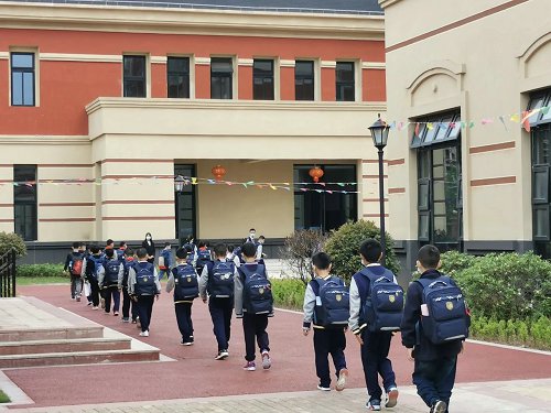 乐至博骏公学首批学子开学返校