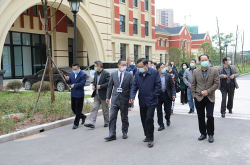 乐至县人大、教体局领导视察乐至博骏公学