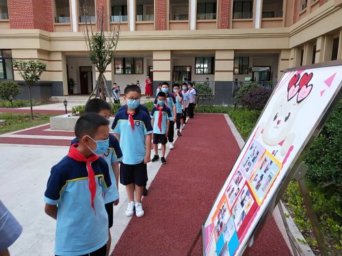 为每一份认真喝彩—记2020春乐至博骏公学小学优秀寒假作业展览