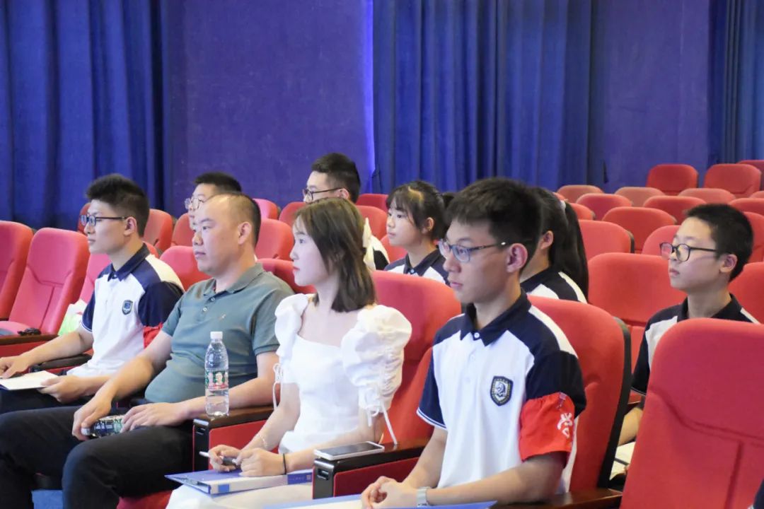 回首过去，展望未来——乐至博骏学校学生会期末总结暨表彰大会